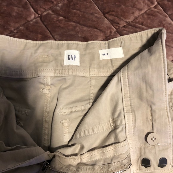 GAP HIGH WAIST KHAKI SHORTS - Picture 3 of 4